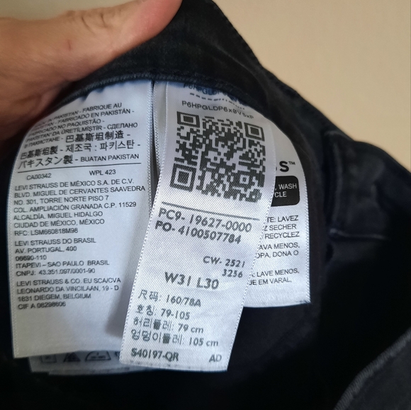 Levis 312 Shaping Slim Black Jeans - Picture 7 of 8